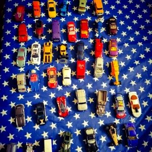 HUGE LOT of Hot Wheels collectables